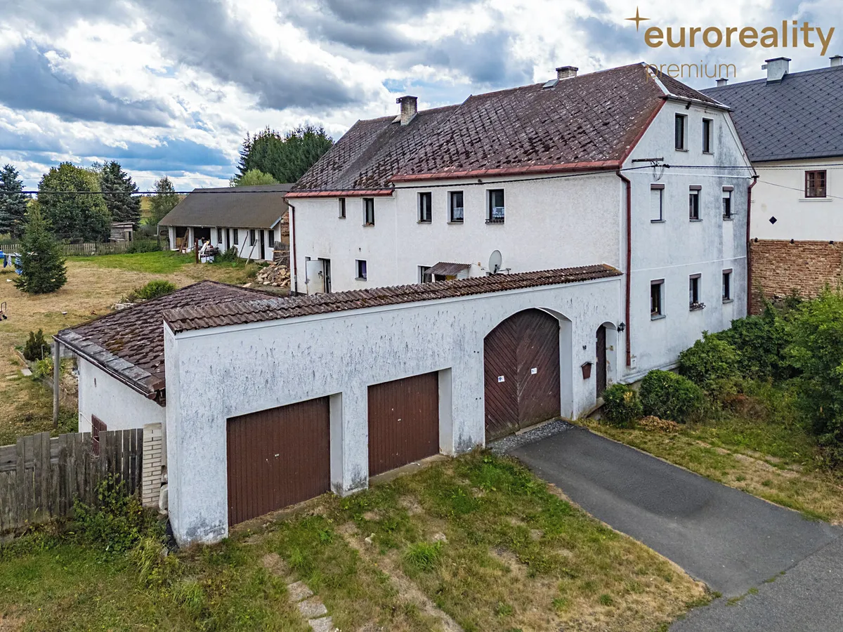Prodej rodinného domu 295 m², pozemek 3502 m²